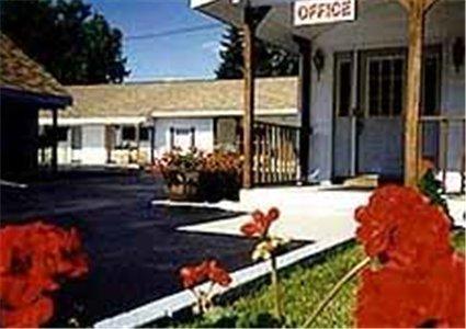 Budget Inn Lake George Queensbury Exterior photo